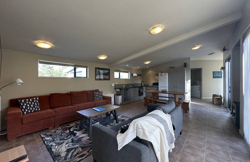 Twizel House | THE PERFECT GETAWAY - Sunny & Spacious WIFI FREE