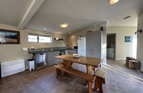Twizel House | THE PERFECT GETAWAY - Sunny & Spacious WIFI FREE