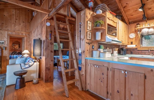 Franklin Cabin | The perfect lakefront cabin close to Acadia National Park