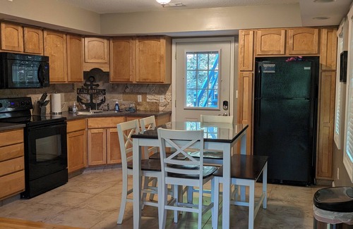 Gravois Mills House | The perfect lakeside get away