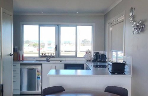 Pukehina House | The perfect location - Right On The Beach!