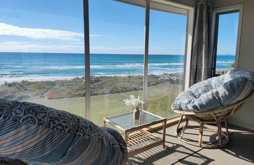 Pukehina House | The perfect location - Right On The Beach!