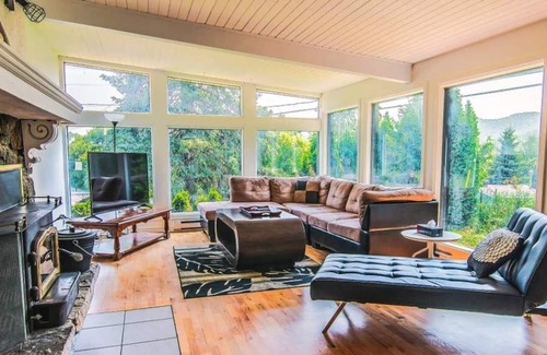 Saint-Sauveur Apartment | The Perfect Ski Getaway: Cozy Cottage With a View