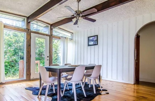 Saint-Sauveur Apartment | The Perfect Ski Getaway: Cozy Cottage With a View