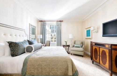 Central Park South Hotel | The Pierre NYC, Executive Suite Interior View King Bed | 3 Units