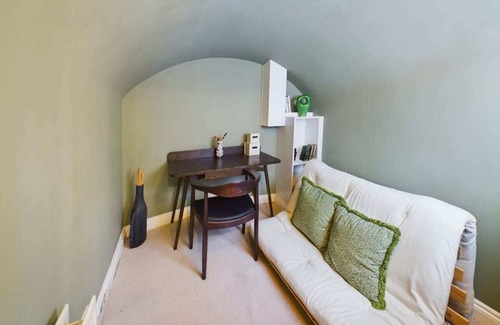 Pimlico Apartment | The Pimlico Place - 1BDR Apartment With Courtyard
