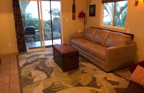 Captain Cook House | The Pineapple Express Hot Tub Volcano 65 Mi Away