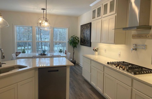 Rotterdam Junction House | The “Pineapple” Townhouse close to Saratoga Springs, NY