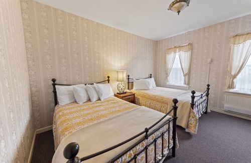Hillcrest Hotel | The Pines Inn Lake Placid