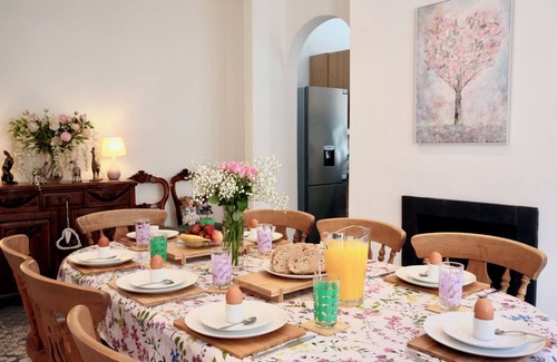 Ventnor House | The Pink Door. Elegant 4 Bed Georgian House views of the sea and downs