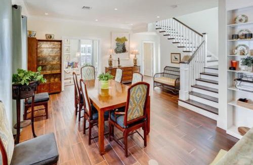 Grandview Heights House | The Pink House - Bask in Style Steps from the Convention Center