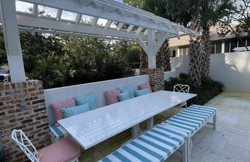 Fairhope House | The Pink House in Fairhope, AL - less than a mile from The Grand Hotel!