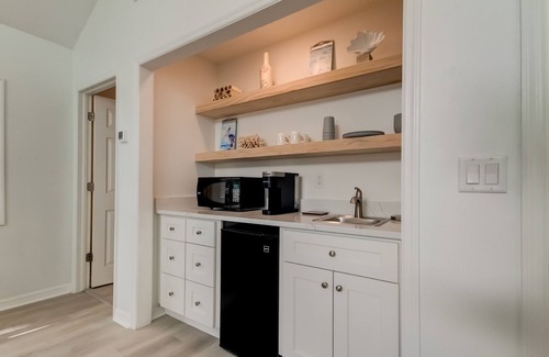 Belleair Beach House | The Pink Palace- Gulf front townhouse with private pool & large patio, sleeps 12