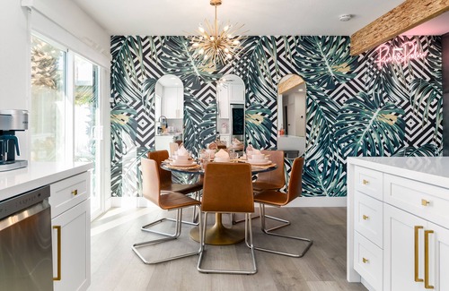 Vista Norte House | The Pink+Palm Poolside Retreat w/Amazing Mountain Views!