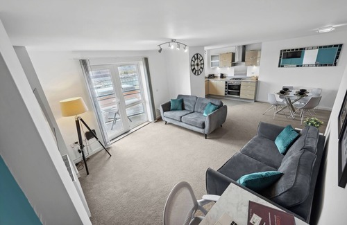 Northampton Apartment | The Pinnacle by Cotels