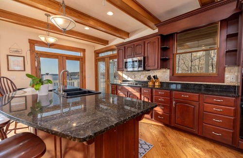 Bracey House | The Pinnacle | Spacious Waterfront Estate |3+ acres