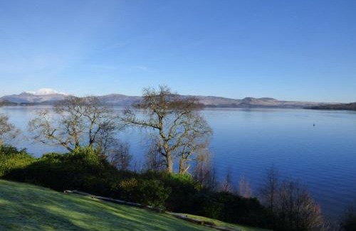 Arden Apartment | The Pipers No 7 Lomond Castle