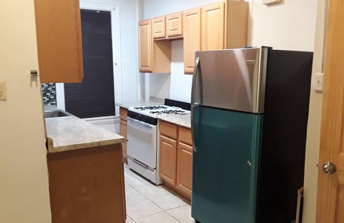 Pelham Gardens Apartment | The Place to be: near major forms of transportation so you can easily get around