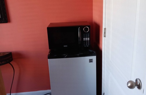 Hiram House | The Place to Bee: with continental breakfast