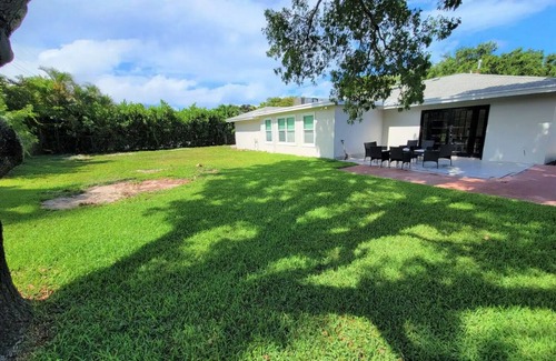 North Palm Beach House | The Place - TradeWind - Palm Beach