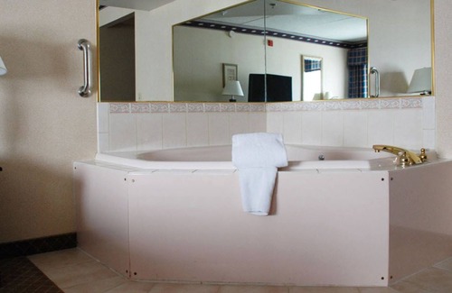 Winona Hotel | The Plaza Hotel & Suites Winona