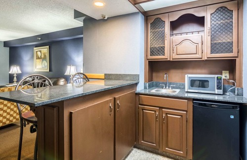 Hagerstown Hotel | The Plaza Inn & Suites