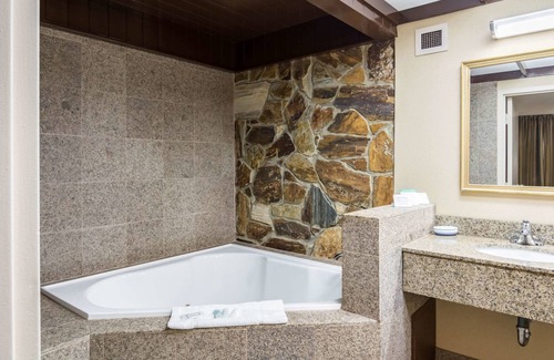 Hagerstown Hotel | The Plaza Inn & Suites