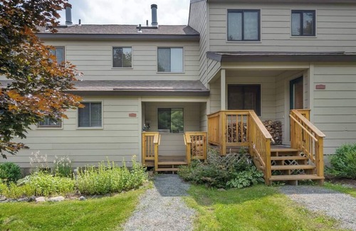 West Dover House | The Polar Bear Lodge | Ski Home Trail & Fireplace!