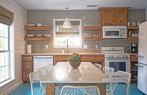 Fairhope Apartment | THE POLO BUNK is a creatively designed suite perfect for fun gatherings