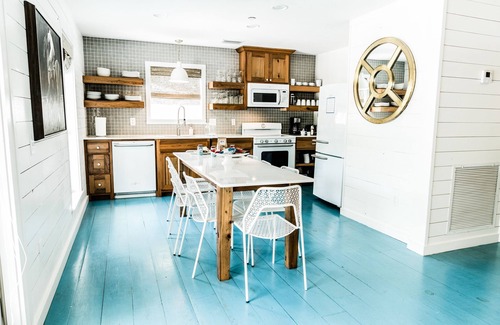 Fairhope Apartment | THE POLO BUNK is a creatively designed suite perfect for fun gatherings
