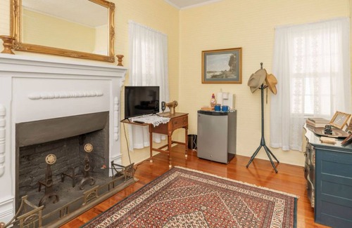 Eclectic Cottage | The Ponderosa Bunkhouse, Minutes from Lake Martin!
