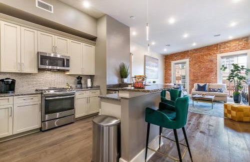 Central Business District Apartment | The Pontchartrain