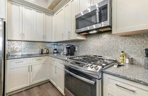 Central Business District Apartment | The Pontchartrain