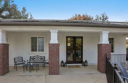 Visalia House | The Pool House: A Private Oasis w/Firepit & More! | 1 Bed, 1 Bath