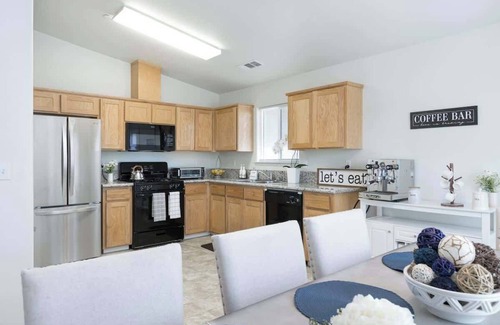 Armona House | The Poppy House 4bd near NAS