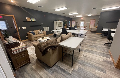 Suamico House | The Posie Patch Mini Retreat, Sleeps 7, 12 Miles North of Lambeau Field