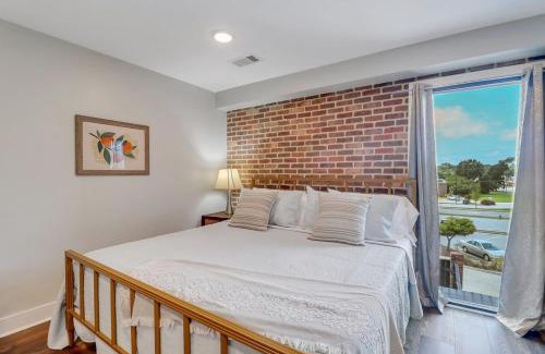 Statesboro Apartment | The Post Suite - above Bull & Barrel Close to GSU
