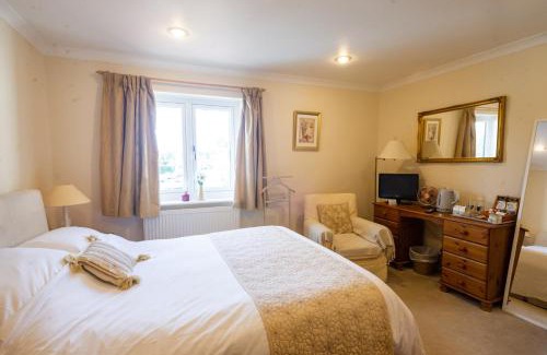 Seer Green Hotel | The Potters Arms