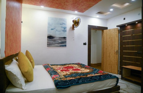 Bhopal Resort | The prandium lux restro pooldeck room