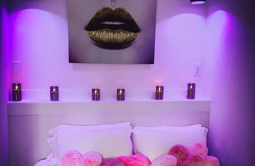 Cookeville Hotel | The Premier Mini Modern Cabin is a perfect romantic retreat for two or a peaceful self-indulgent getaway for the one and only you! A luxury suite designed for no more than two. inside you'll find love is in the air with our sleek designs and