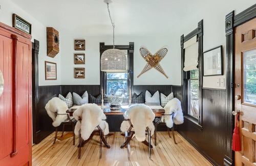Lyons House | The Pride of Lyons- Luxury 3 BR on Main Street
