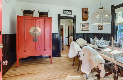 Lyons House | The Pride of Lyons- Luxury 3 BR on Main Street