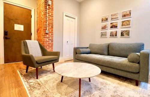 Old Town Alexandria Apartment | The Prince Suite at Prince Street Inn