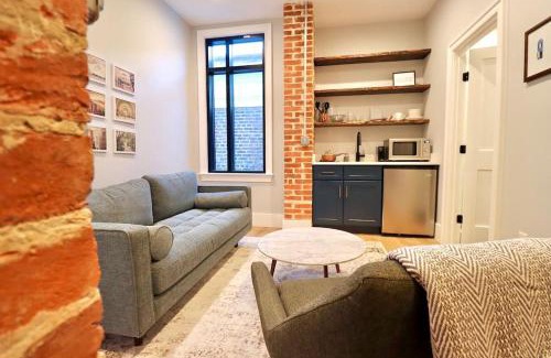 Old Town Alexandria Apartment | The Prince Suite at Prince Street Inn