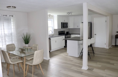 Rochester House | THE PRINCESS RANCH IS MODERN AND CENTRAL