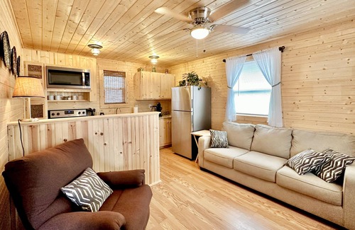 Tracy City Cabin | The Private Reserve Cabin, Hot Tub, Pet Friendly, Secluded