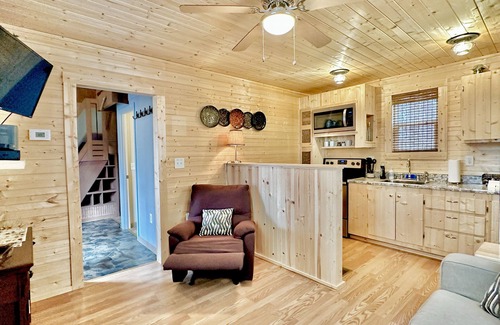 Tracy City Cabin | The Private Reserve Cabin, Hot Tub, Pet Friendly, Secluded