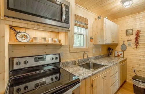 Tracy City Cabin | The Private Reserve Cabin, Hot Tub, Pet Friendly, Secluded