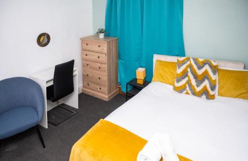 Northampton House | The Private Villa, Northampton Centre, 4 bedrooms, Sleeps 9