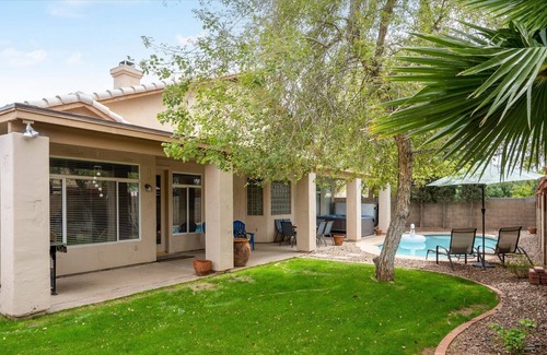 Covey House | THE QUAINT ESCAPE: POOL + SPA + POOL TABLE + MORE